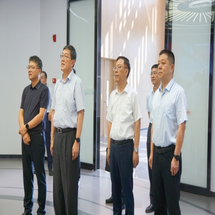 江蘇省政協黨組成員、副主席姚曉東一行 參觀調研泰隆集團